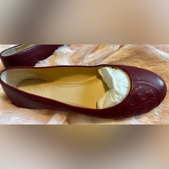 Tory Burch Cabernet, Ruby Ballet - Tumbled Leather, Size 8 - Picture 3 of 5
